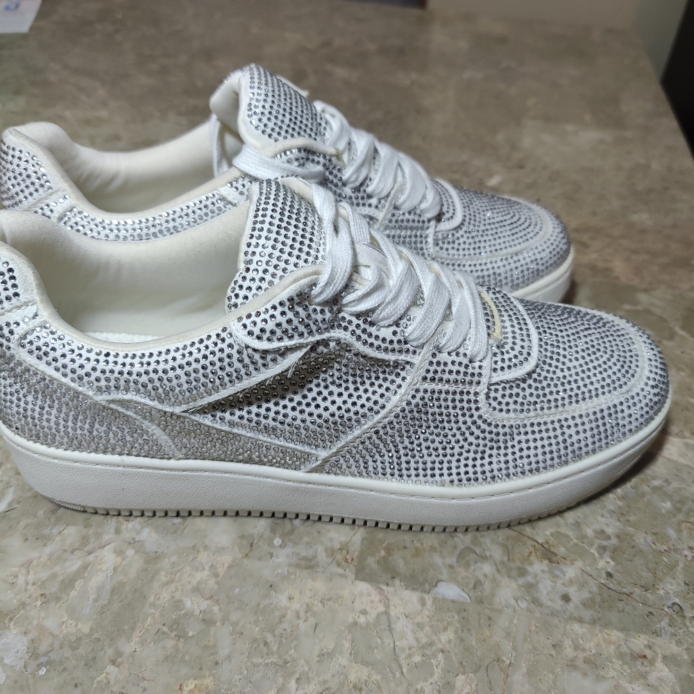Sparkly white shoes women's size 10 like new condition withoutbox color white